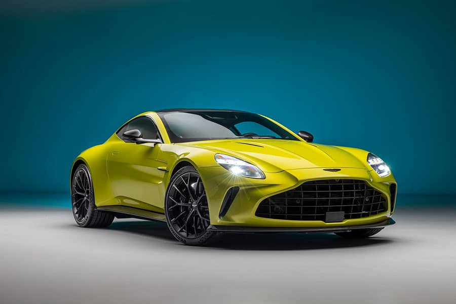 2025 Aston Martin Vantage: Моля, нека това бъде следващата кола на Джеймс Бонд