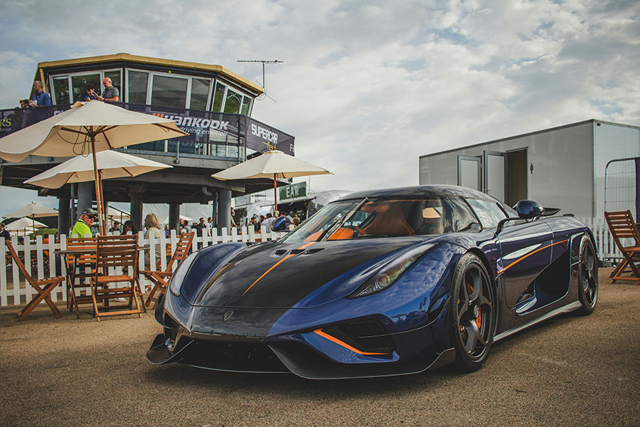 Кой е собственик на Koenigsegg и къде се произвеждат автомобилите?