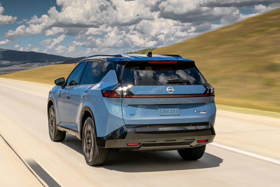 2027 Nissan Rogue Hybrid залага на бутони вместо управление само от екрана 7 2027 Nissan Rogue Hybrid 3